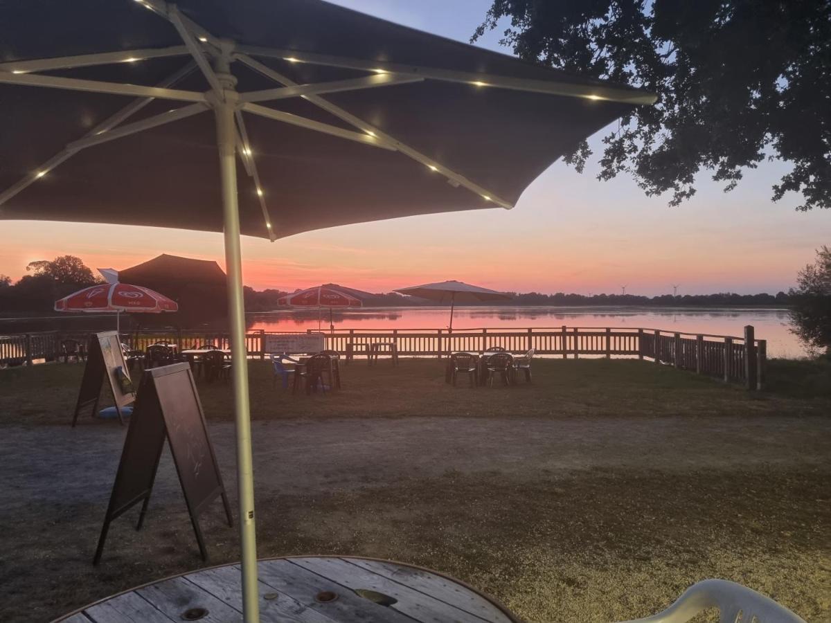 Camping Les Rives Du Lac Bois Morin Extérieur photo